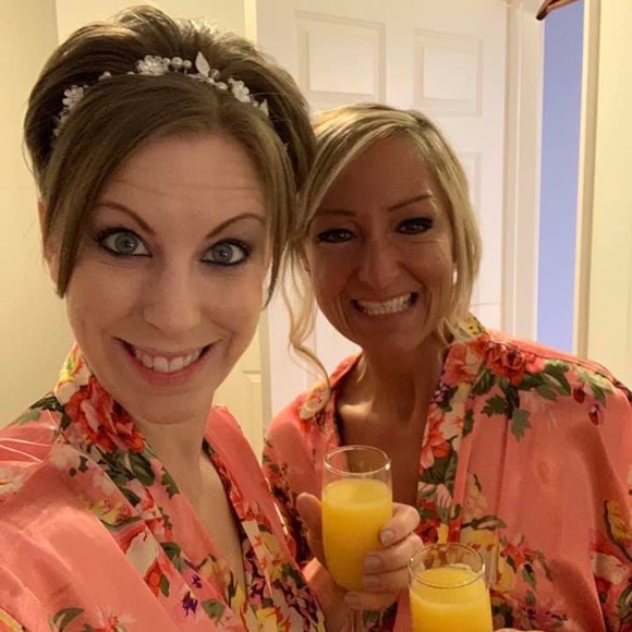 Super silky pretty flower robe, worn once, peach/pink in color - Picture 3 of 3